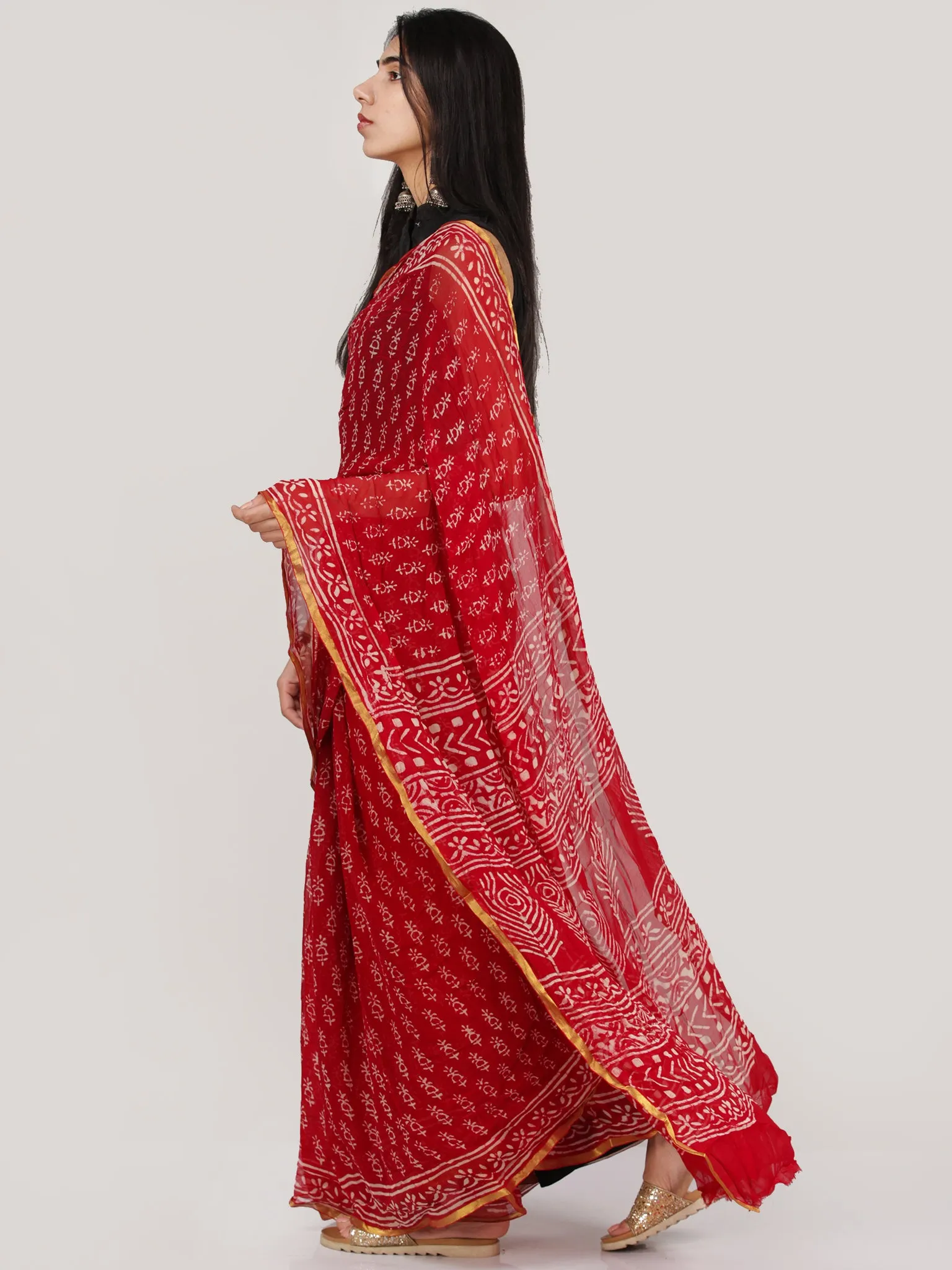 Red OffWhite Hand Block Printed Chiffon Saree With Zari Border - S031704697