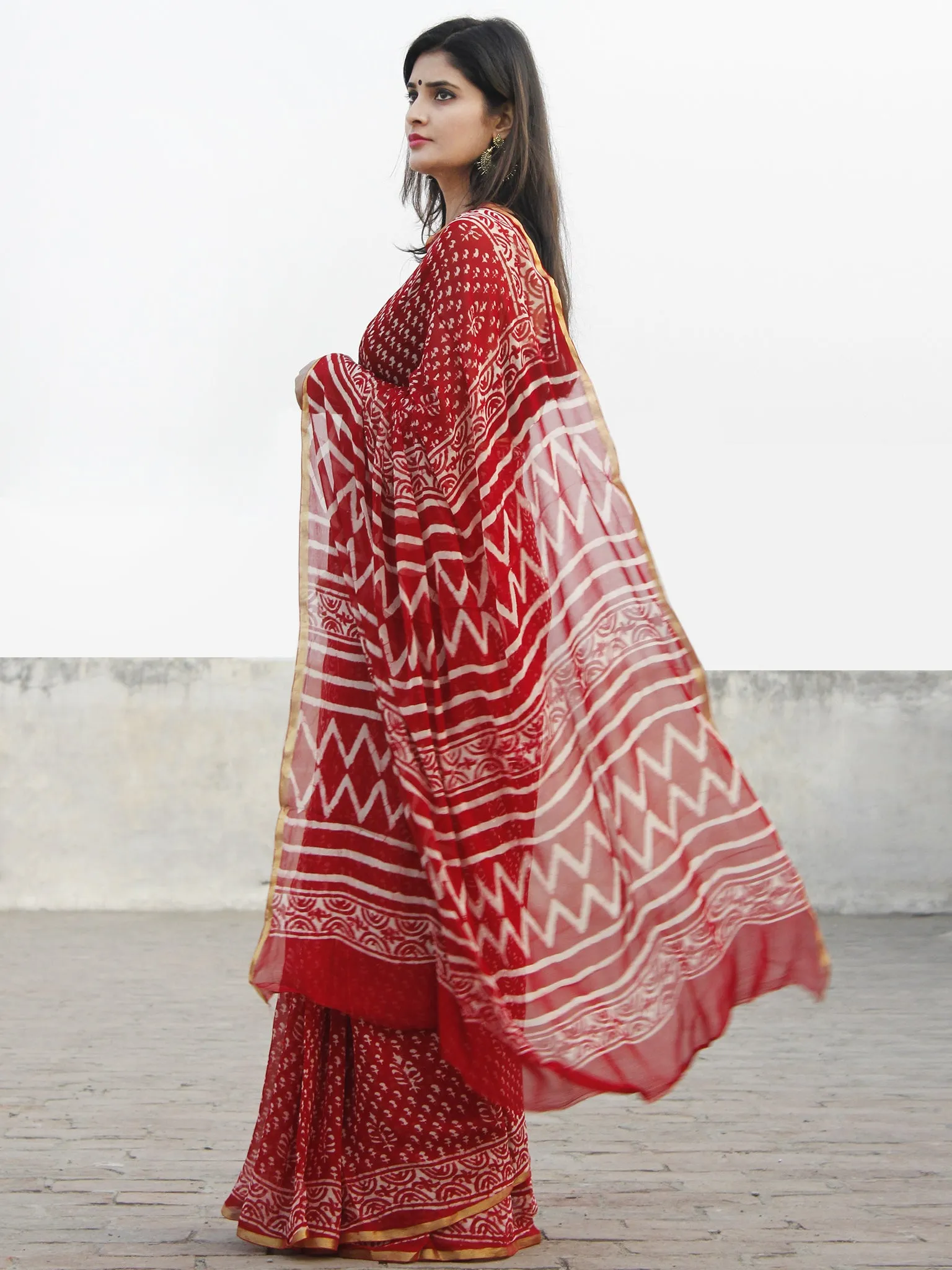 Red White Hand Block Printed Chiffon Saree With Zari Border- S031702585