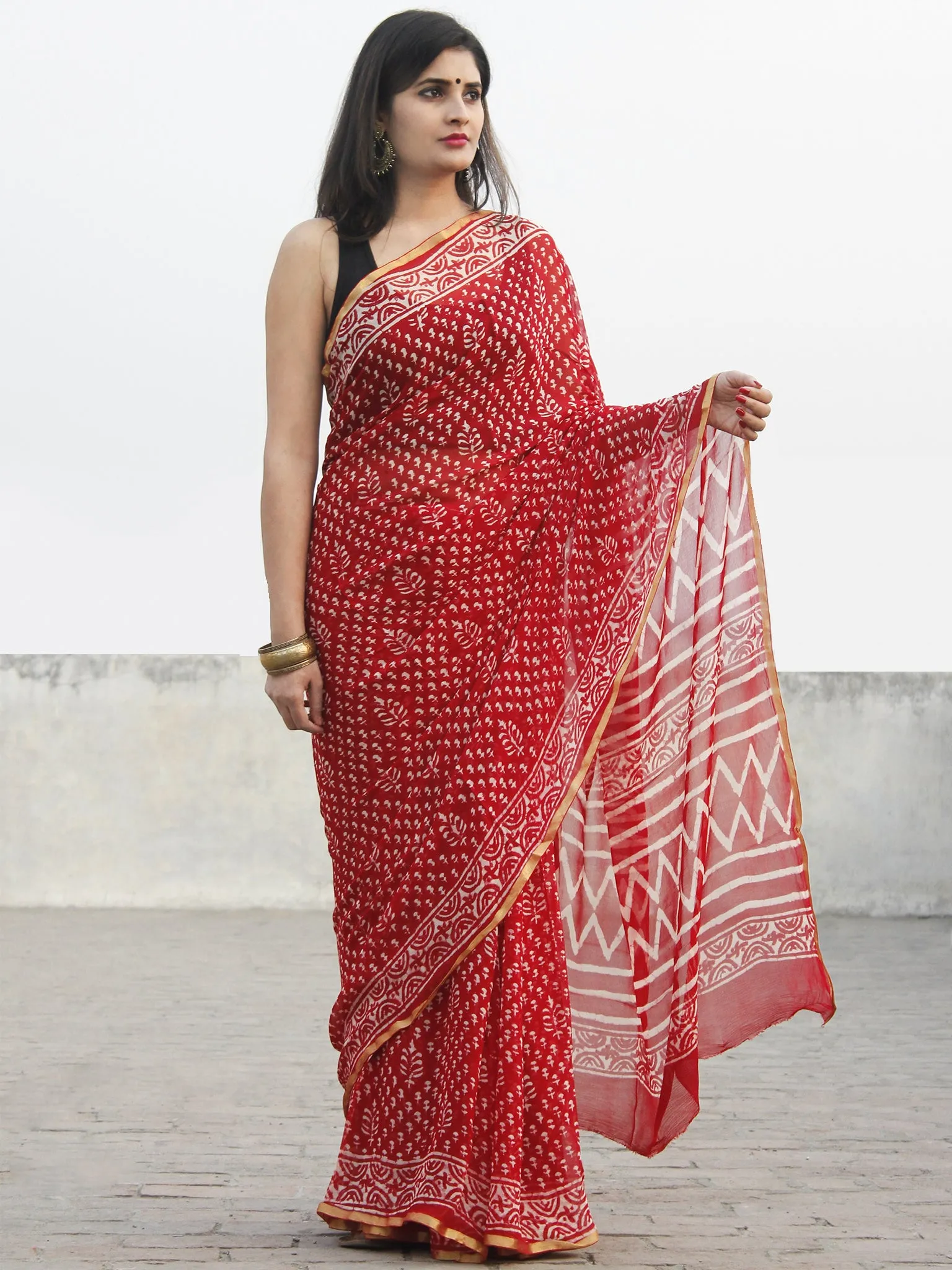 Red White Hand Block Printed Chiffon Saree With Zari Border- S031702585