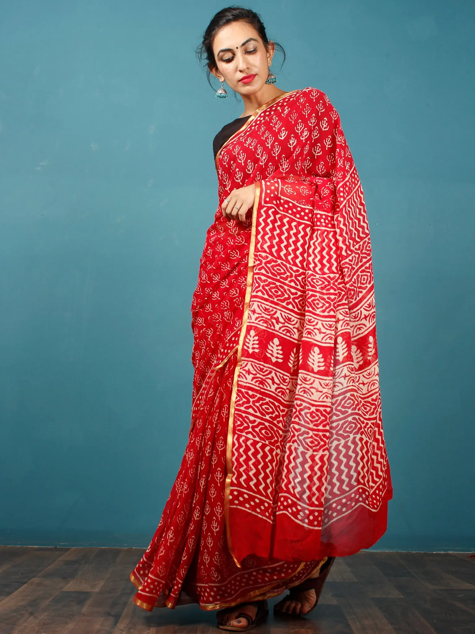 Red White Hand Block Printed Chiffon Saree with Zari Border - S031702806