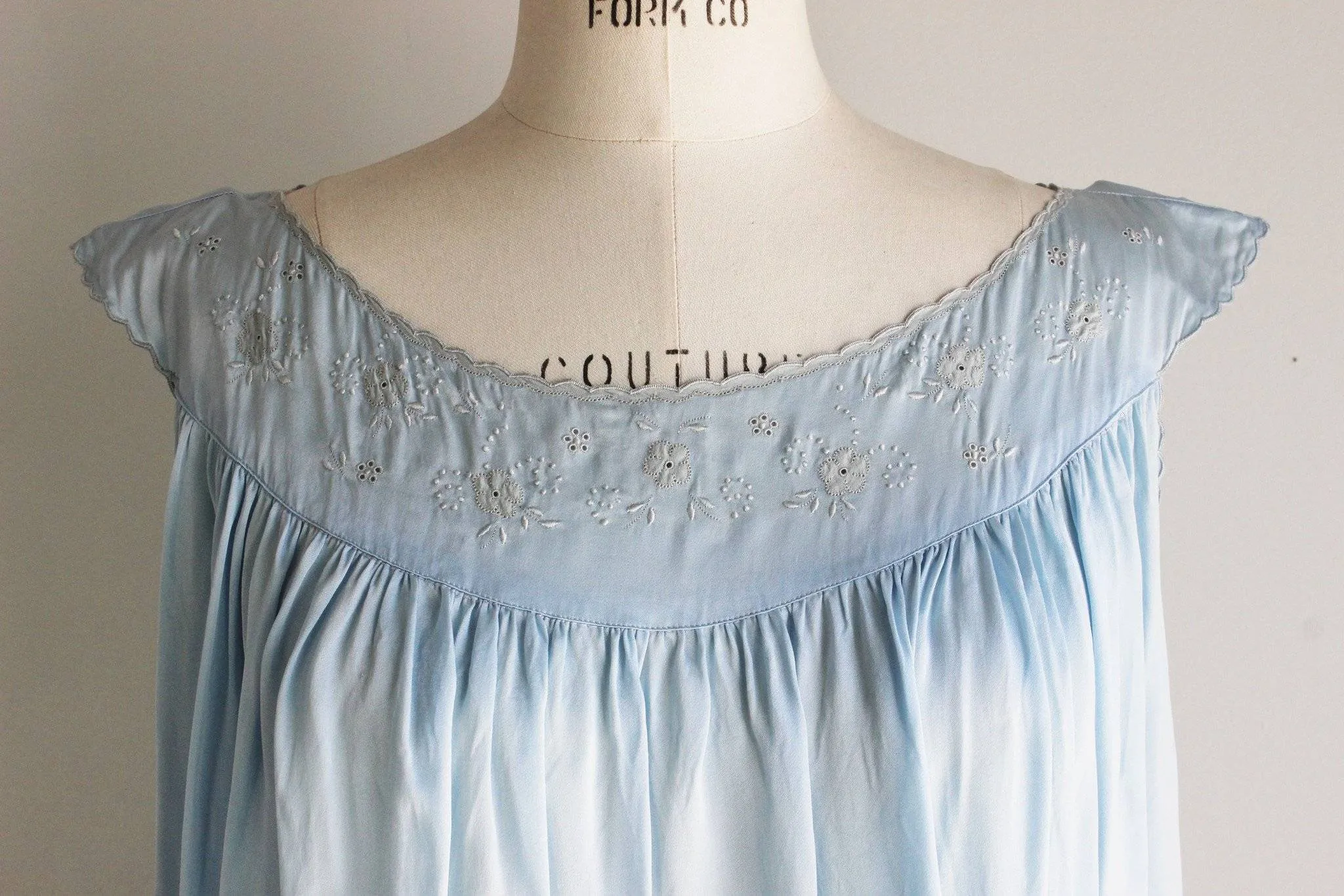 Vintage 1960s Blue Nightgown