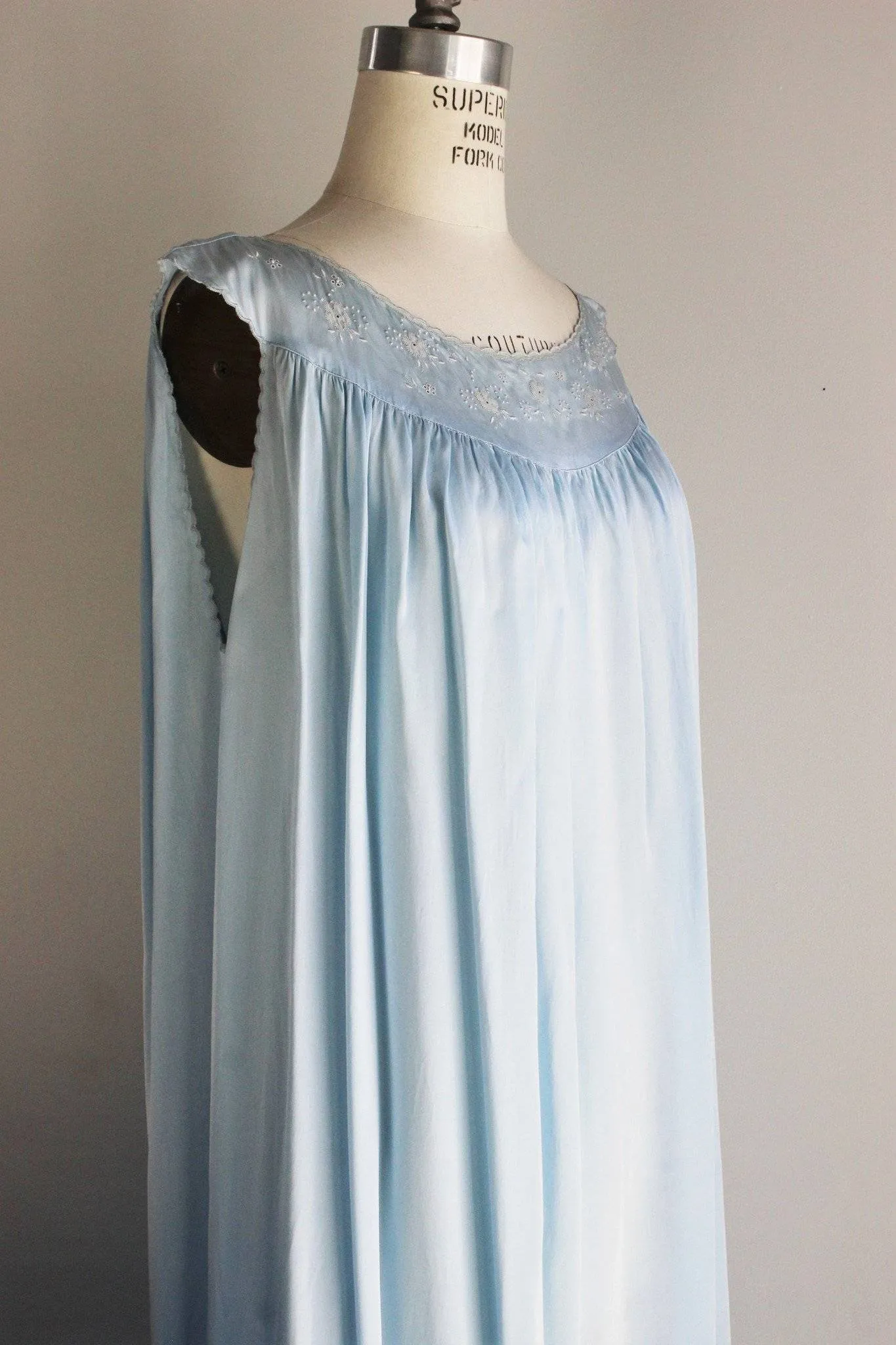 Vintage 1960s Blue Nightgown