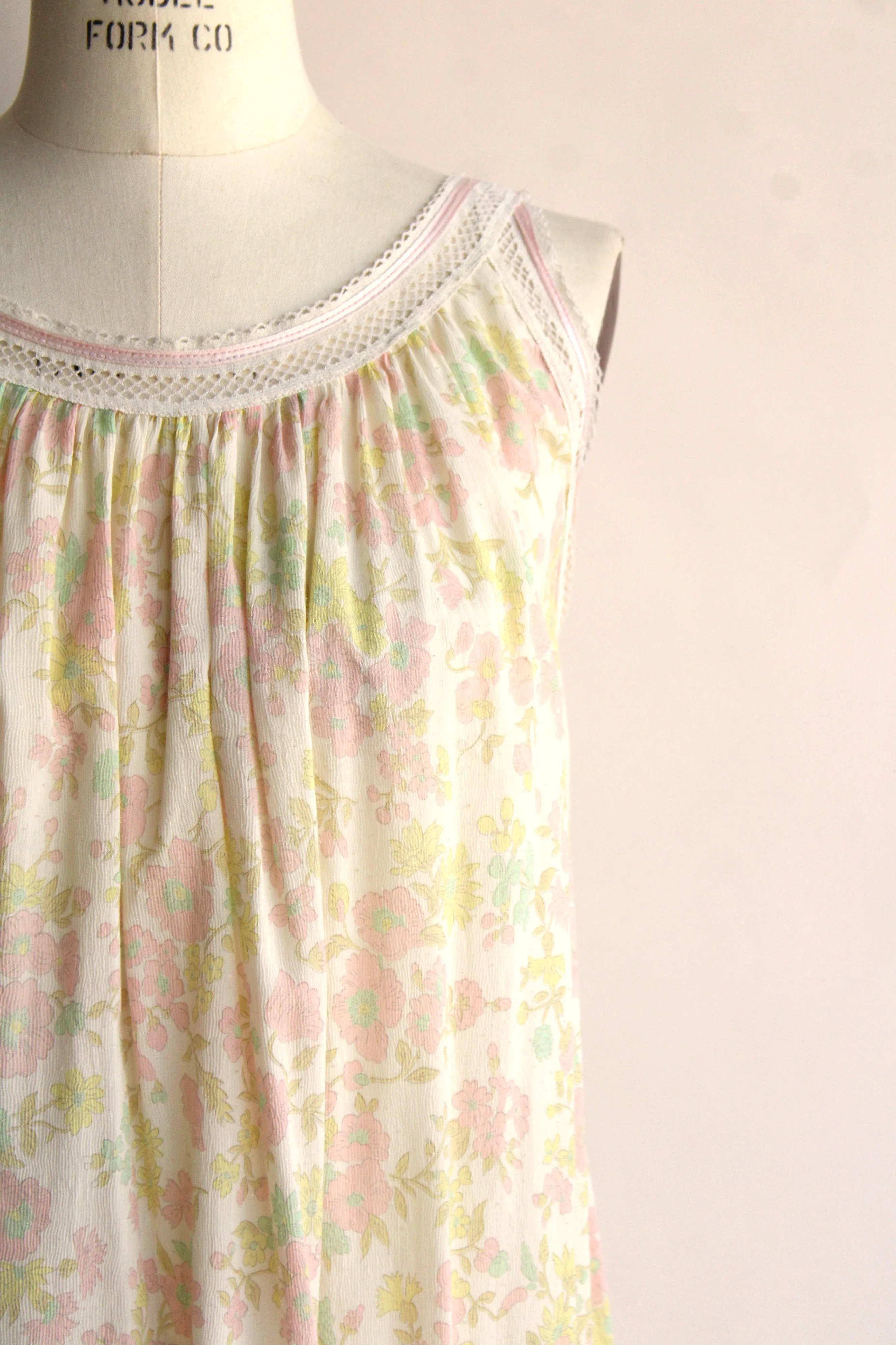 Vintage 1960s Floral Print Babydoll Nightgown