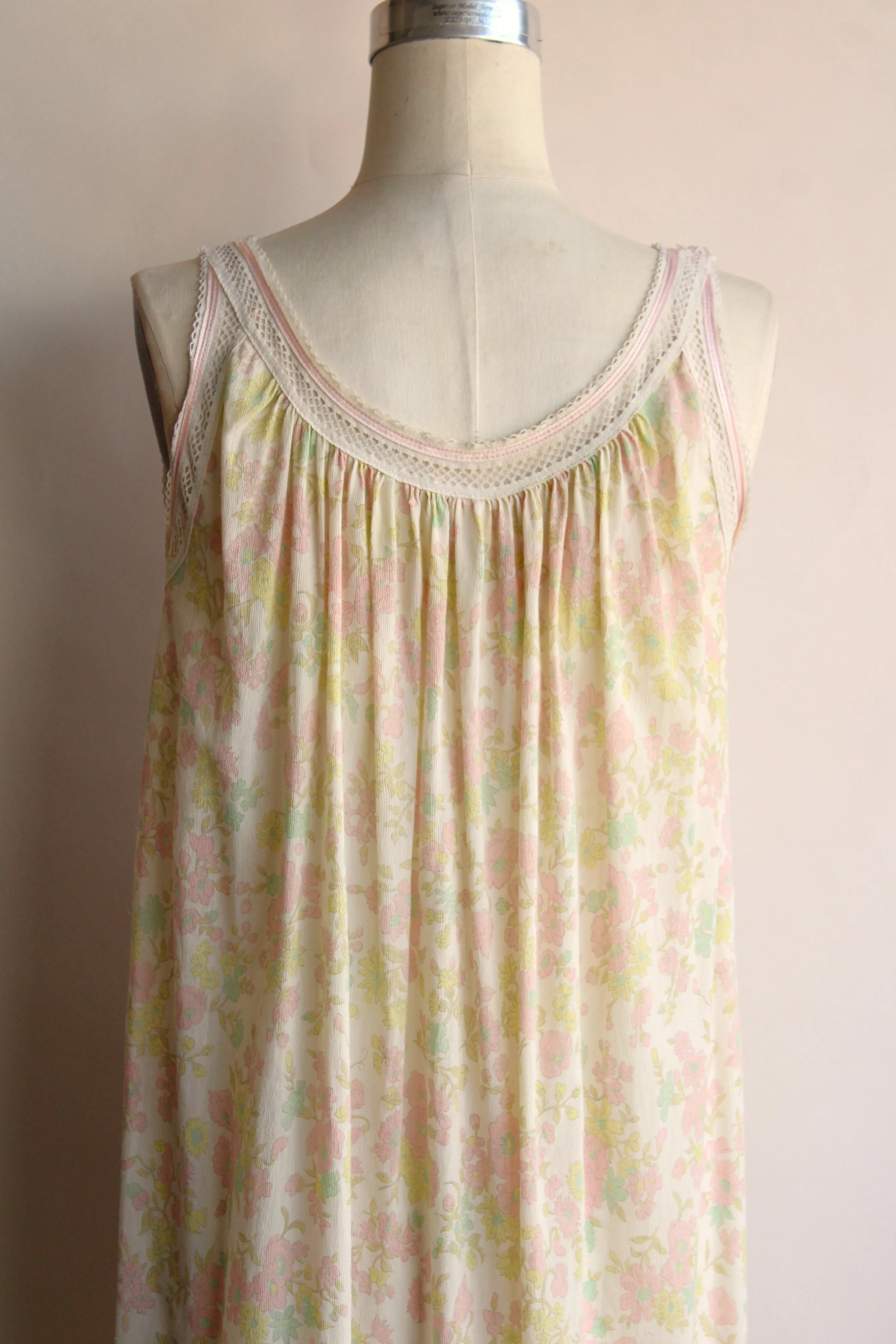 Vintage 1960s Floral Print Babydoll Nightgown