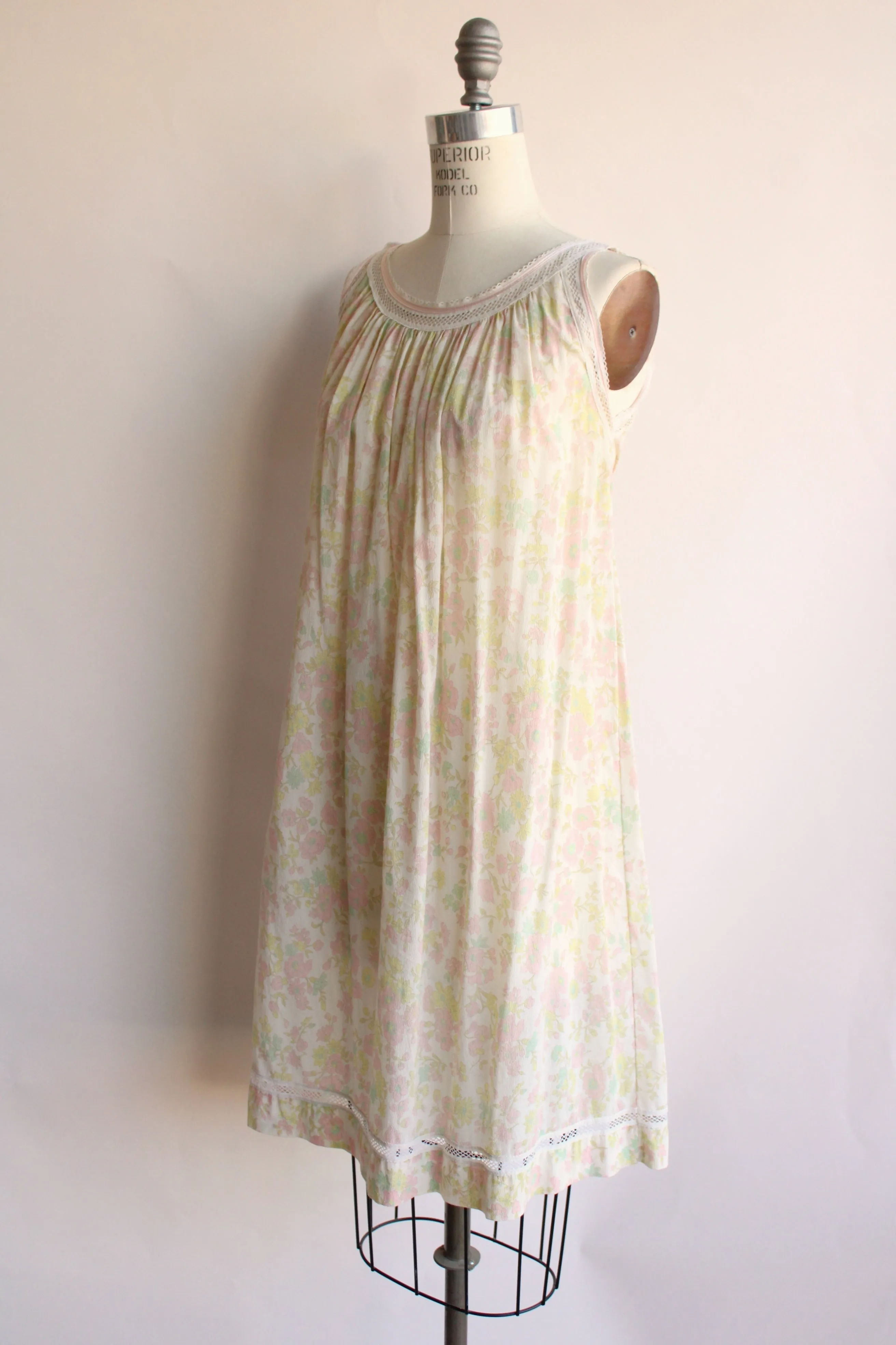 Vintage 1960s Floral Print Babydoll Nightgown