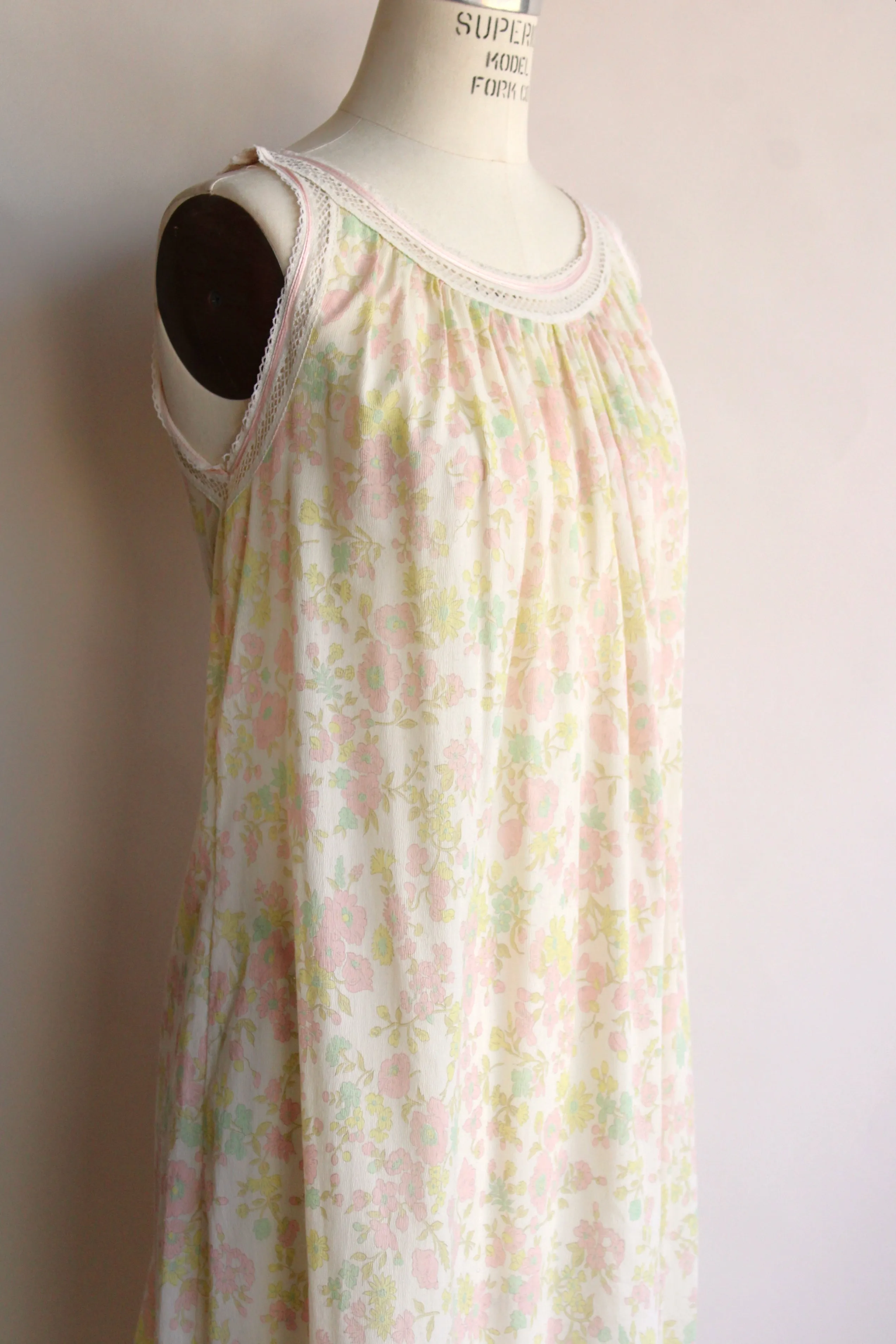 Vintage 1960s Floral Print Babydoll Nightgown