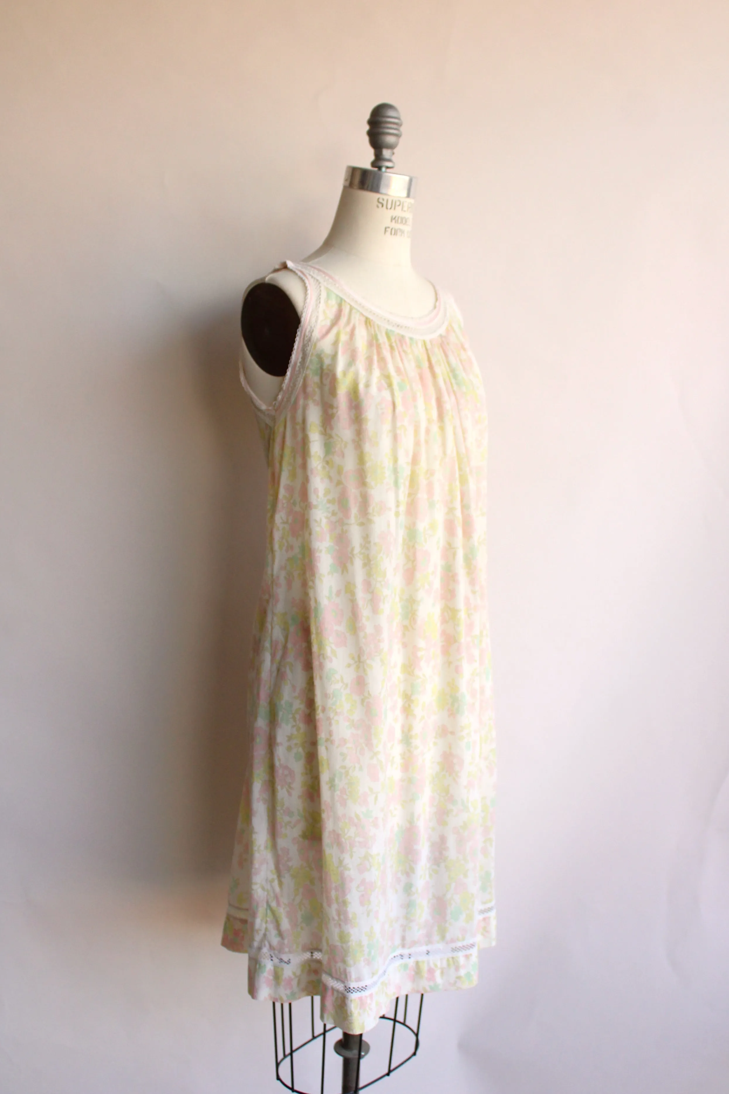 Vintage 1960s Floral Print Babydoll Nightgown