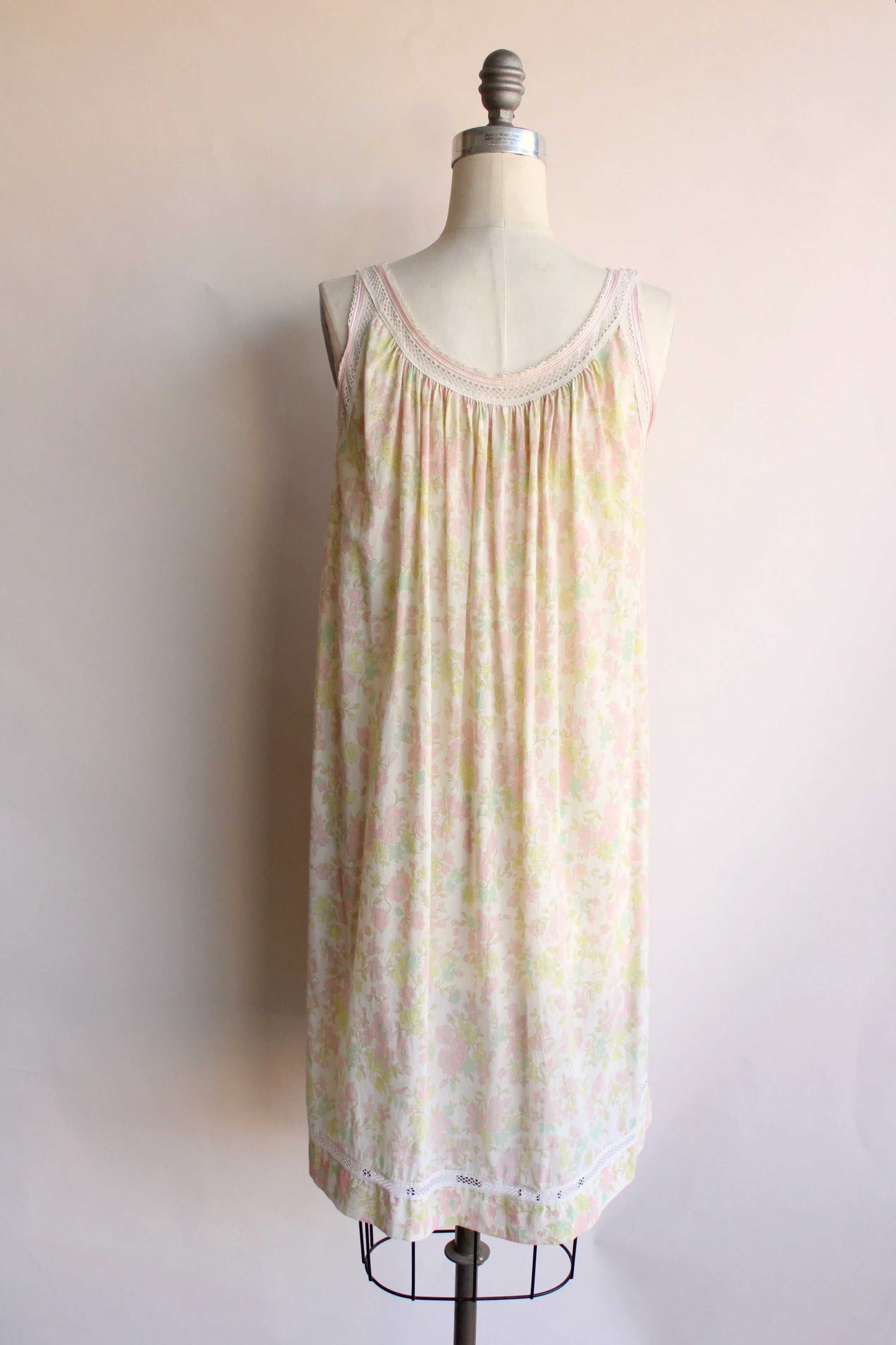 Vintage 1960s Floral Print Babydoll Nightgown