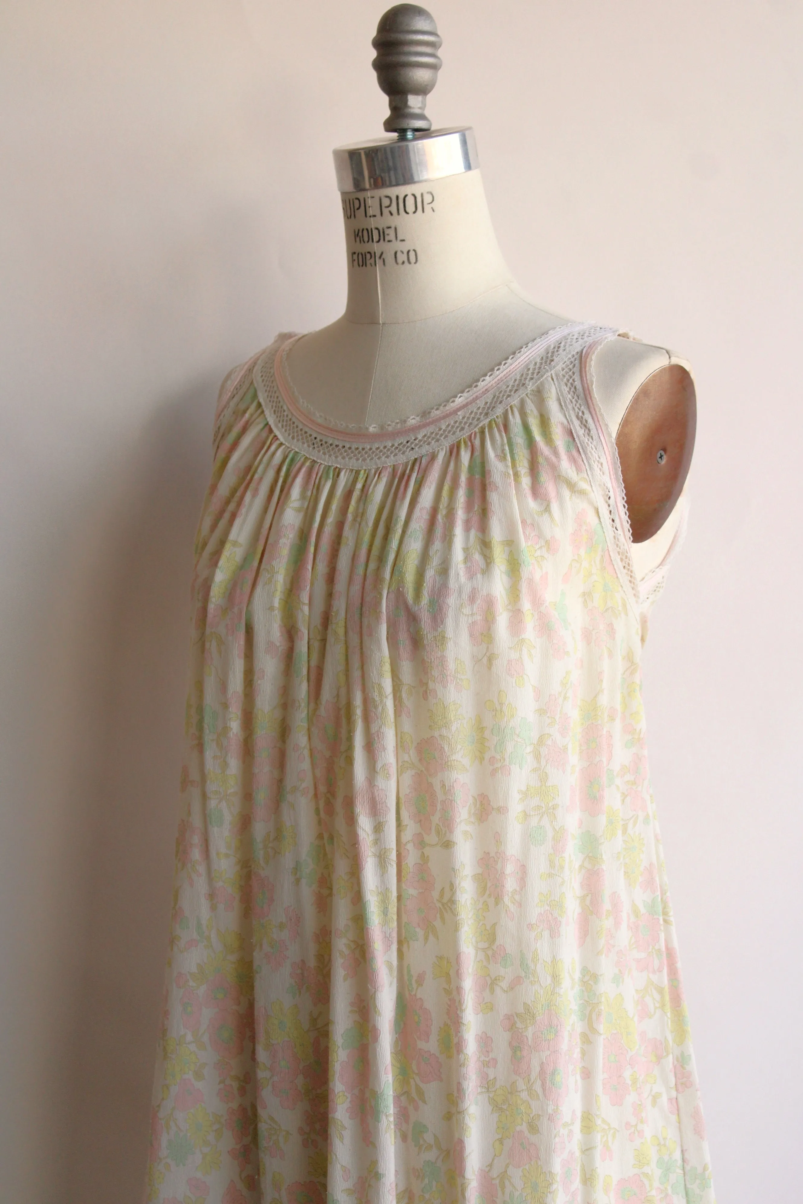 Vintage 1960s Floral Print Babydoll Nightgown