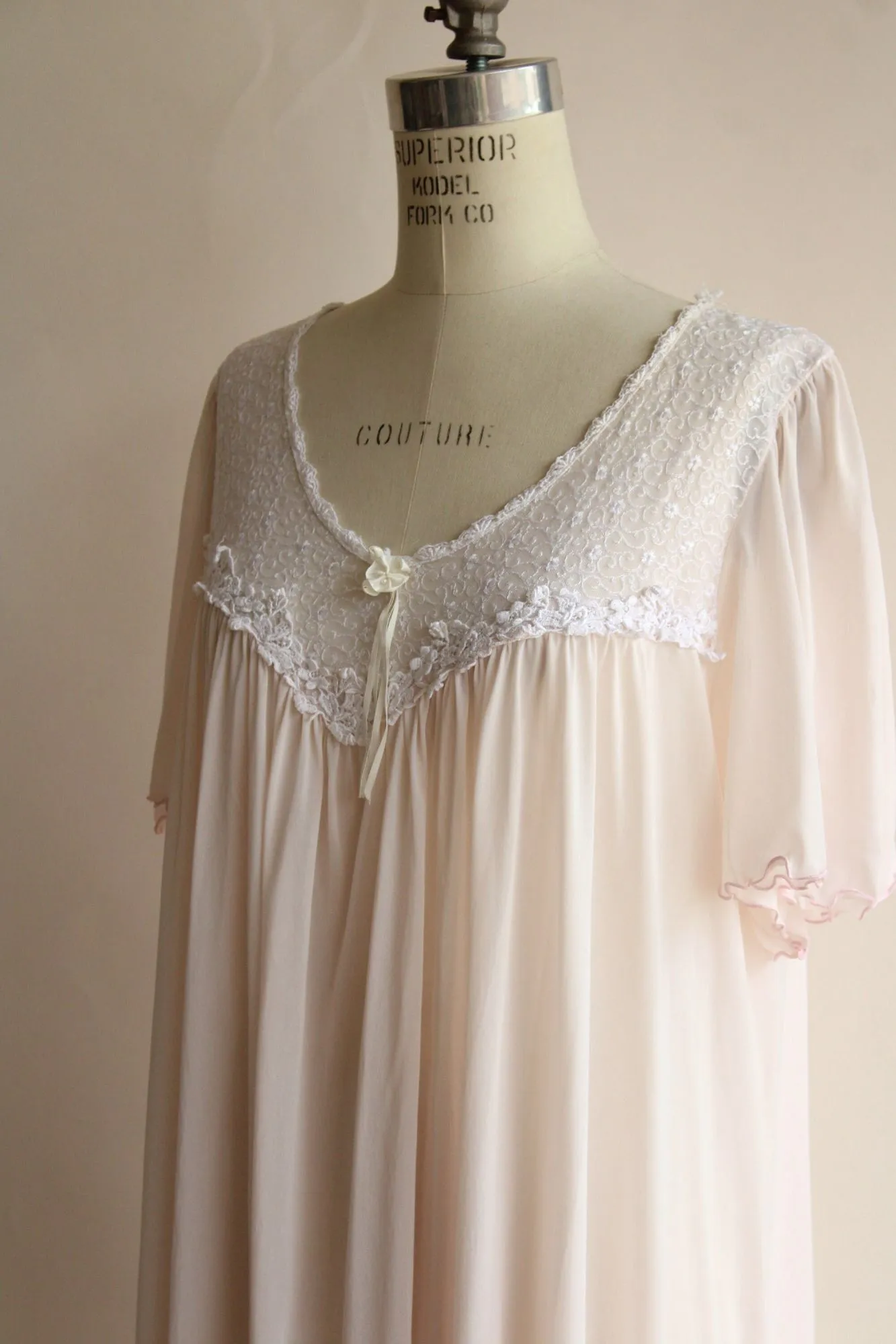 Vintage 1960s Volup Size, Miss Elaine Pink Night Gown