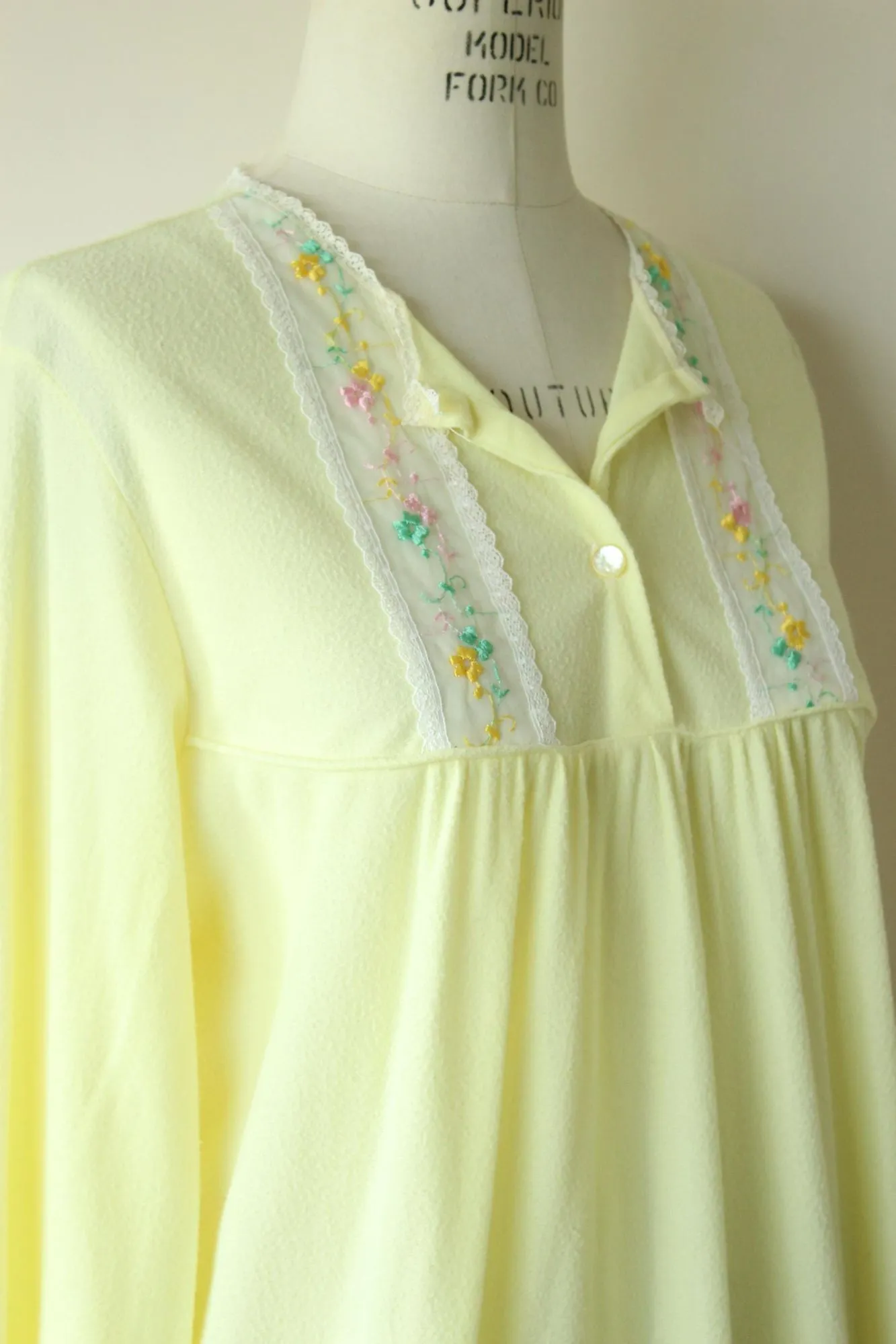 Vintage 1970s Yellow Flannel Full Length Nightgown