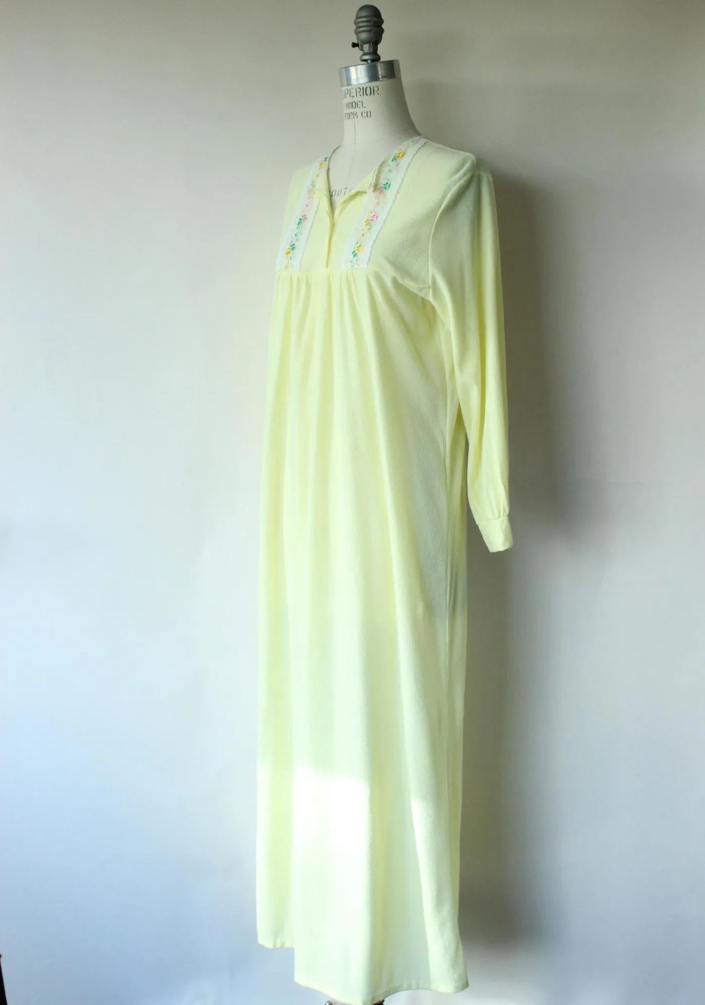 Vintage 1970s Yellow Flannel Full Length Nightgown